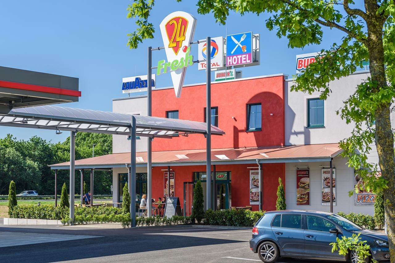 Hotel Cloppenburg Exteriér fotografie